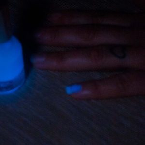 Esmalte Uñas Glow Transparente/Azul (1/ud) - Imagen 3