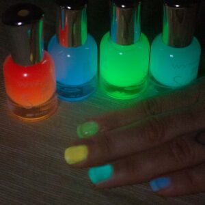Esmalte Uñas Glow Transparente/Verde (1/ud) - Imagen 4